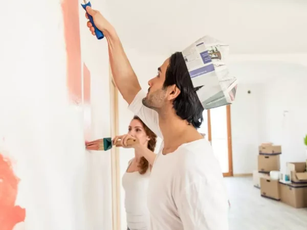 couple-moving-into-new-house-1024x692-1.webp